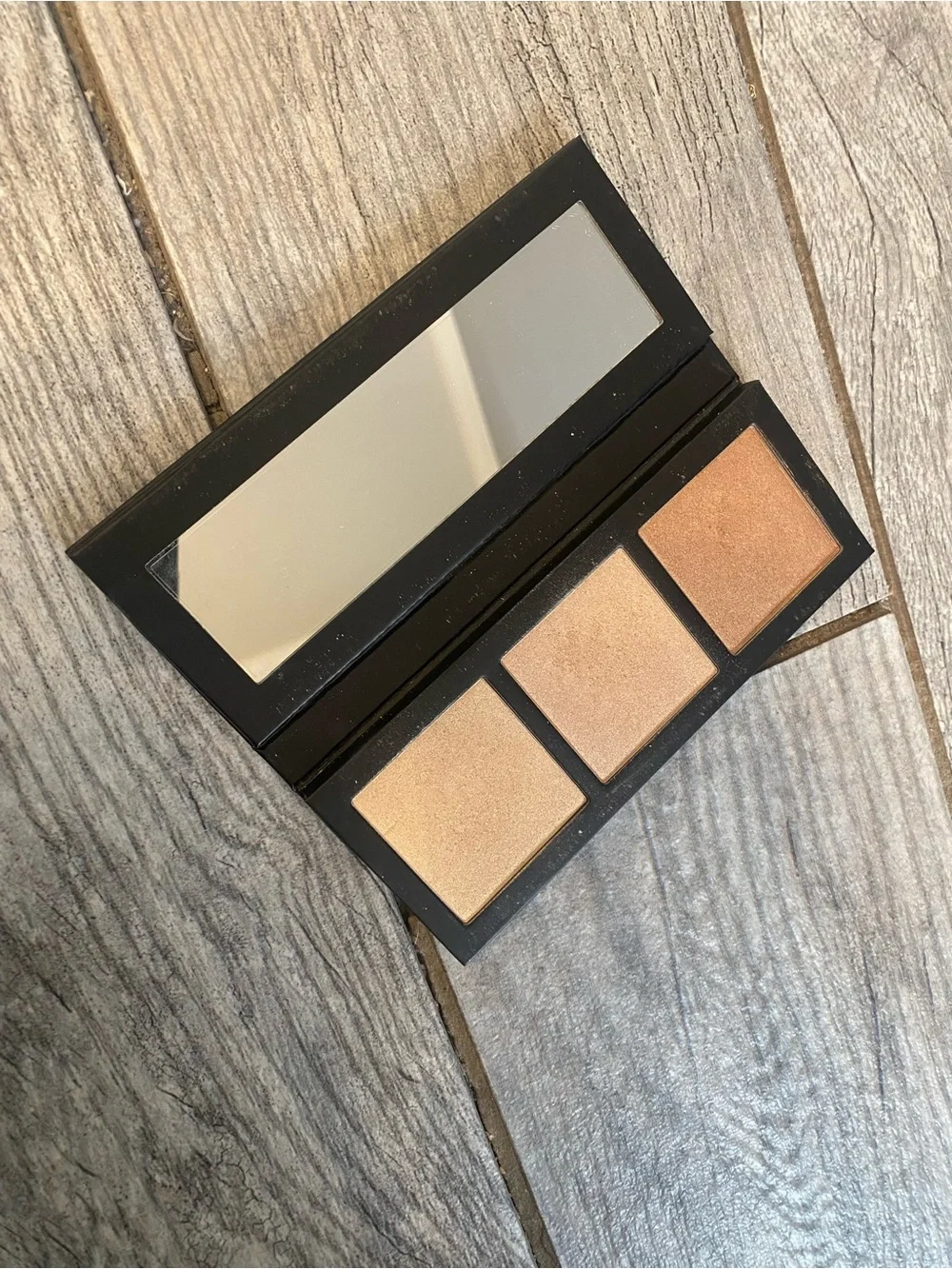 MAC Hyperreal Glow Palette